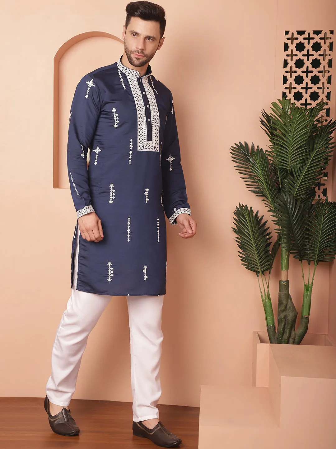 Men'S Collar Chikankari Embroidered Kurta With Pyjama