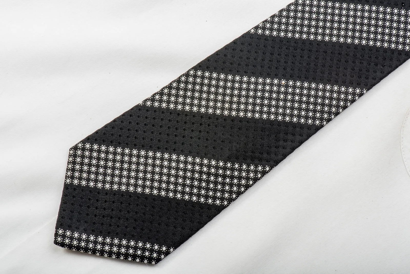 Roberto Comocino Men's Silk Skinny Tie Silver Dot Stripes On Black With Silver Sparkles