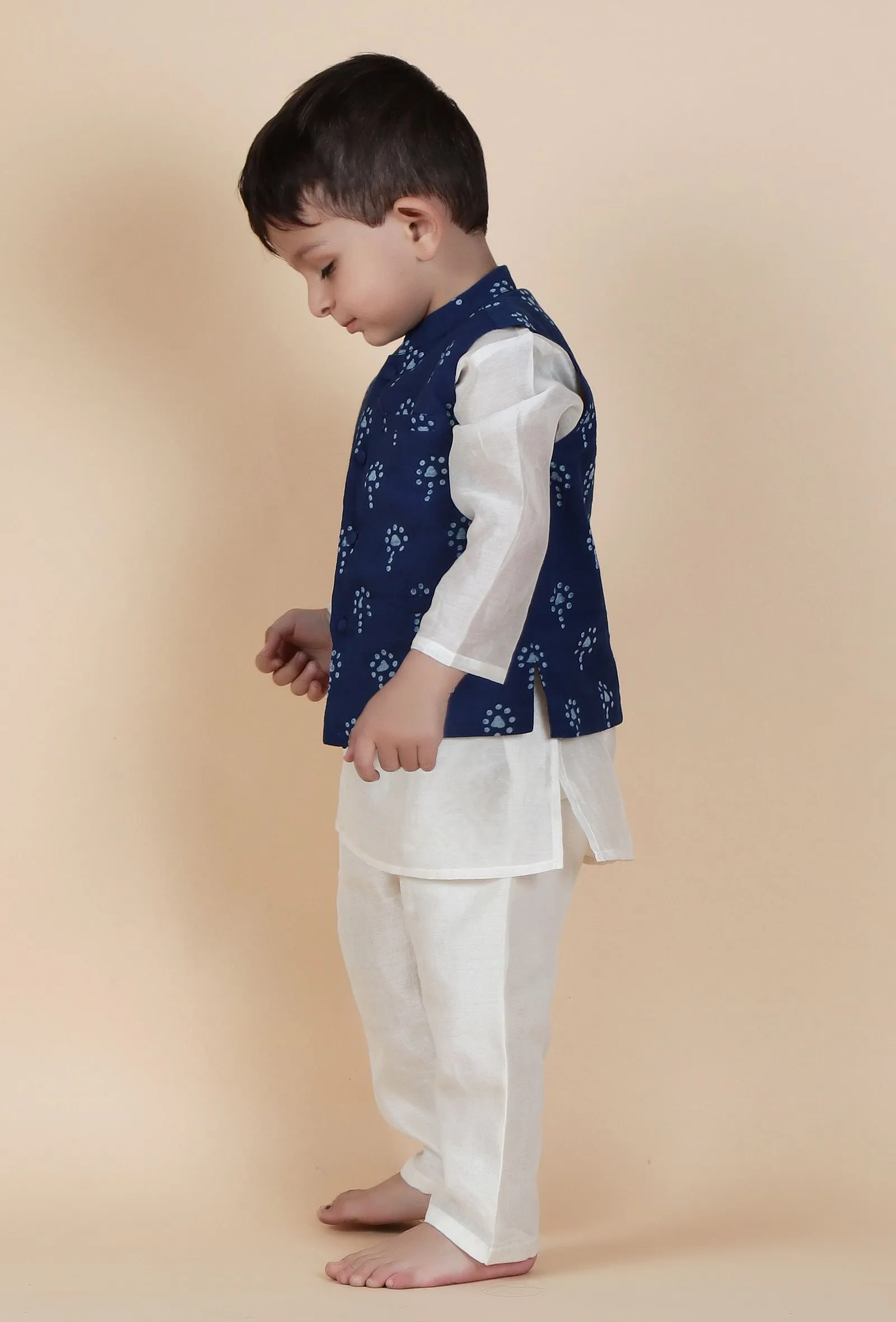 Set Of 3: Badri Off- White Chanderi Kurta, Pyjama & Indigo Printed Cotton Nehru Jacket